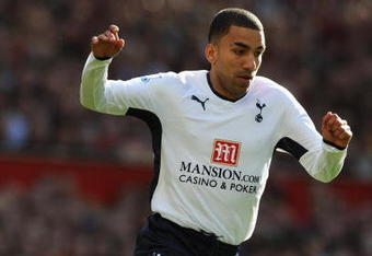 MANCHESTER, UNITED KINGDOM - APRIL 25:   Aaron Lennon of Tottenham Hotspur in action during the Barclays Premier League match between Manchester United and Tottenham Hotspur at Old Trafford on April 25, 2009 in Manchester, England. (Photo by Shaun Botterill/Getty Images)
