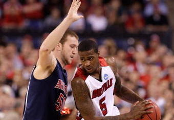 INDIANAPOLIS - MARCH 27:  Earl Clark #5 of the Louisville Cardinals looks to pass the ball against Alex Jacobson #50 of the Arizona Wildcats during the third round of the NCAA Division I Men's Basketball Tournament at the Lucas Oil Stadium on March 27, 2009 in Indianapolis, Indiana.  (Photo by Andy Lyons/Getty Images)