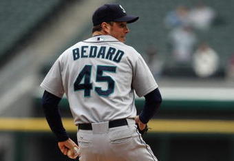CHICAGO - APRIL 29:  Erik Bedard #45 of the Seattle Mariners pitches against the Chicago White Sox during the game on April 29, 2009 at U.S. Cellular Field in Chicago, Illinois. (Photo by Jonathan Daniel/Getty Images) 