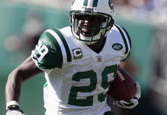 OAKLAND, CA - OCTOBER 19:  Leon Washington #29 of the New York Jets carries the ball during the game against the Oakland Raiders on October 19, 2008 at the Oakland-Alameda County Coliseum in Oakland, California. (Photo by Jed Jacobsohn/Getty Images)