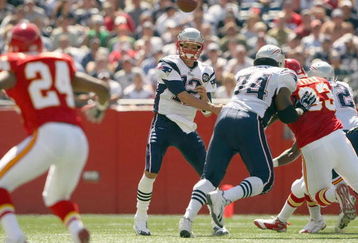 FOXBORO, MA - SEPTEMBER 7:  Quarterback Tom Brady #12 of the New England Patriots passes the ball up the middle during their NFL game against the Kansas City Chiefs on September 7, 2008 at Gillette Stadium in Foxboro, Massachusetts. The Patriots defeated the Chiefs 17-10. (Photo by Elsa Garrison/Getty Images)