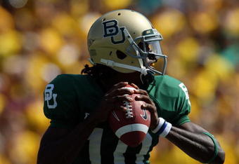 WACO, TX - OCTOBER 04:  Quarterback Robert Griffin #10 of the Baylor Bears drops back to pass against the Oklahoma Sooners at Floyd Casey Stadium on October 4, 2008 in Waco, Texas.  (Photo by Ronald Martinez/Getty Images)