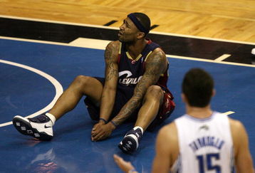 ORLANDO, FL - MAY 30:  Mo Williams #2 of the Cleveland Cavaliers reacts between plays against the Orlando Magic in Game Six of the Eastern Conference Finals during the 2009 Playoffs at Amway Arena on May 30, 2009 in Orlando, Florida. NOTE TO USER: User expressly acknowledges and agrees that, by downloading and or using this photograph, User is consenting to the terms and conditions of the Getty Images License Agreement  (Photo by Doug Benc/Getty Images)