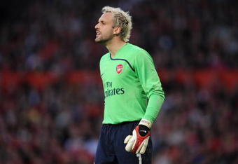 MANCHESTER, UNITED KINGDOM - APRIL 29:   Manuel Almunia of Arsenal looks on during the UEFA Champions League Semi Final First Leg match between Manchester United and Arsenal at Old Trafford on April 29, 2009 in Manchester, England. (Photo by Shaun Botterill/Getty Images)