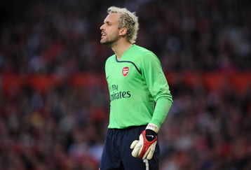 MANCHESTER, UNITED KINGDOM - APRIL 29:   Manuel Almunia of Arsenal looks on during the UEFA Champions League Semi Final First Leg match between Manchester United and Arsenal at Old Trafford on April 29, 2009 in Manchester, England. (Photo by Shaun Botterill/Getty Images)