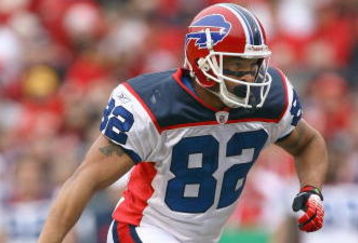 KANSAS CITY, MO - NOVEMBER 23:  Josh Reed #82 of the Buffalo Bills runs up the field during the game against the Kansas City Chiefs on November 23, 2008 at Arrowhead Stadium in Kansas City, Missouri. (Photo by Jamie Squire/Getty Images)