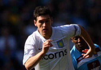BIRMINGHAM, ENGLAND - APRIL 18:  Gareth Barry (L) of Aston Villa wins the ball over Luis Boa Morte (R) of West Ham during the Barclays Premier League match between Aston Villa and West Ham United at Villa Park on April 18, 2009 in Birmingham, England.  (Photo by Ryan Pierse/Getty Images)