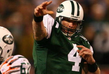 EAST RUTHERFORD, NJ - DECEMBER 28:  Brett Favre #4 of The New York Jets passes the ball against The Miami Dolphins during their game on December 28, 2008 at Giants Stadium in East Rutherford, New Jersey.  (Photo by Al Bello/Getty Images)