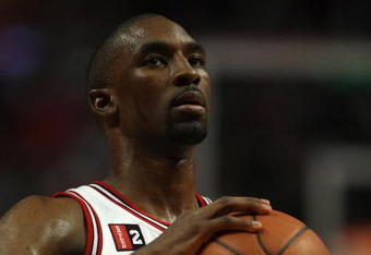 CHICAGO - APRIL 26: Ben Gordon #7 of the Chicago Bulls awaits the start of play against the Boston Celtics in Game Four of the Eastern Conference Quarterfinals during the 2009 NBA Playoffs at the United Center on April 26, 2009 in Chicago, Illinois. The Bulls defeated the Celtics 121-118 in double overtime. NOTE TO USER: User expressly acknowledges and agreees that, by downloading and/or using this Photograph, User is consenting to the terms and conditions of the Getty Images License Agreement. (Photo by Jonathan Daniel/Getty Images)