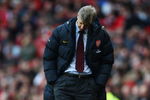 LONDON - FEBRUARY 21:  Manager of Arsenal Arsene Wenger looks dejected during the Barclays Premier League match between Arsenal and Sunderland at Emirates Stadium on February 21, 2009 in London, England.  (Photo by Phil Cole/Getty Images)
