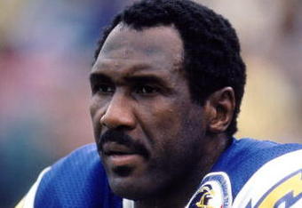 1984:  Wide receiver Charlie Joiner #18 of the San Diego Chargers focuses as he is about to set a NFL receiving record, moving ahead of Charley Taylor as the all-time receiving leader during a game in 1984.  (Photo by Tony Duffy/Getty Images)