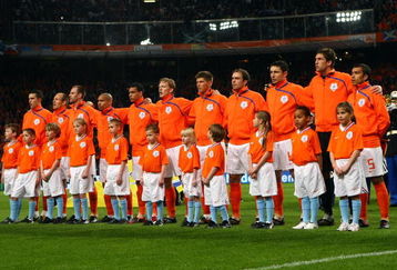 AMSTERDAM, NETHERLANDS - MARCH 28: The team of Netherlands comes together for the national anthem before the FIFA 2010 World Cup qualifying match between Netherlands and Scotland at the Arena on March 28, 2009 in Amsterdam, Netherlands.  (Photo by Christof Koepsel/Getty Images)