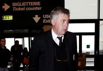 MILAN, ITALY - DECEMBER 29:  AC Milan's coach Carlo Ancelotti is seen at Malpensa Airport before the departure for AC Milan Training Camp in Dubai on December 29, 2008 in Milan, Italy.  (Photo by Vittorio Zunino Celotto/Getty Images)
