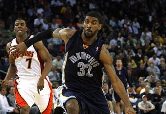 OAKLAND, CA - MARCH 30:  O.J. Mayo #32 of the Memphis Grizzlies drives against the Golden State Warriors during an NBA game on March 30, 2009 at Oracle Arena in Oakland, California. NOTE TO USER: User expressly acknowledges and agrees that, by downloading and or using this photograph, User is consenting to the terms and conditions of the Getty Images License Agreement.  (Photo by Jed Jacobsohn/Getty Images)