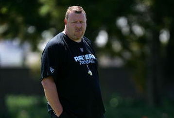 ALAMEDA, CA - MAY 08:  Oakland Raiders coach Tom Cable watches his team during the Raiders minicamp at the team's permanent training facility on May 8, 2009 in Alameda, California.  (Photo by Ezra Shaw/Getty Images)