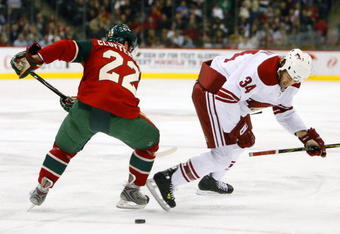 ST. PAUL, MN - NOVEMBER 13:  Cal Clutterbuck #22 of the Minnesota Wild and Daniel Winnik #34 of the Phoenix Coyotes battle for a loose puck November 13, 2008 at the Xcel Energy Center in St. Paul, Minnesota. (Photo by Scott A. Schneider/Getty Images)