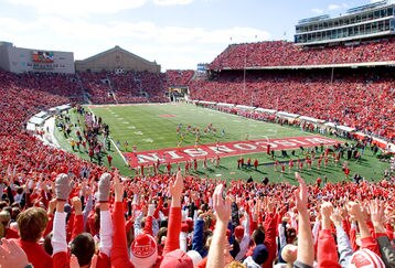 Camp_randall_stadium_feature