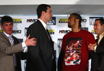 LONDON, ENGLAND - APRIL 20:  David Haye (R) of the United Kingdom and Wladimir Klitschko (L) of Ukraine pose during a press conference at The Hospital Club on April 20, 2009 in London, England. The IBF, IBO and WBO World Heavyweight Championship fight between Wladimir Klitschko and David Haye will take place at the Veltins Arena on June 20, 2009 in Gelsenkirchen, Germany.  (Photo by Ryan Pierse/Getty Images)