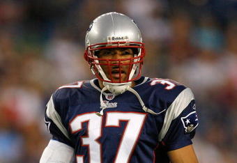 FOXBORO, MA - AUGUST 22: Rodney Harrison #37 of the New England Patriots  faces the Philadelphia Eagles during preseason action at Gillette Stadium on August 22, 2008 in Foxboro, Massachusetts. (Photo by Jim Rogash/Getty Images)