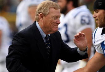 GREEN BAY, WI - OCTOBER 19:  Indianapolis Colts president Bill Polian greets safety Jamie Silva #40 during warmups for the game with the Green Bay Packers on October 19, 2008 at Lambeau Field in Green Bay Wisconsin. The Packers won 34-14.  (Photo by Stephen Dunn/Getty Images)