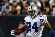 PHILADELPHIA - DECEMBER 28:  Marion Barber #24 of the Dallas Cowboys runs the ball against the Philadelphia Eagles on December 28, 2008 at Lincoln Financial Field in Philadelphia, Pennsylvania.  (Photo by Jim McIsaac/Getty Images)