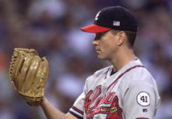 17 Oct 2001:  Starting pitcher Tom Glavine #21 of the Atlanta Braves prepares to pitch against the Arizona Diamondbacks during the first inning of the National League Championship Series at Bank One Ballpark in Phoenix, Arizona.   DIGITAL IMAGE Mandatory Credit: Brian Bahr/ALLSPORT