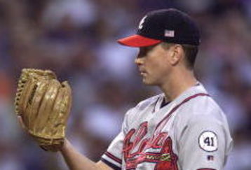 17 Oct 2001:  Starting pitcher Tom Glavine #21 of the Atlanta Braves prepares to pitch against the Arizona Diamondbacks during the first inning of the National League Championship Series at Bank One Ballpark in Phoenix, Arizona.   DIGITAL IMAGE Mandatory Credit: Brian Bahr/ALLSPORT