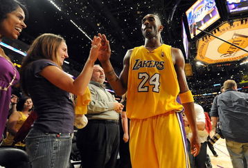 LOS ANGELES, CA - MAY 27:  Kobe Bryant #24 of the Los Angeles Lakers gives a fan a five after defeating the Denver Nuggets 103-94 in Game Five of the Western Conference Finals during the 2009 NBA Playoffs at Staples Center on May 27, 2009 in Los Angeles, California. NOTE TO USER: User expressly acknowledges and agrees that, by downloading and or using this photograph, User is consenting to the terms and conditions of the Getty Images License Agreement.  (Photo by Harry How/Getty Images)