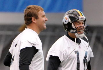 PITTSBURGH - MAY 01:  Ben Roethlisberger #7 of the Pittsburgh Steelers jokes with Charlie Batch #16 during rookie training at the Pittsburgh Steelers Practice Facility on May 1, 2009 in Pittsburgh, Pennsylvania.  (Photo by Joe Sargent/Getty Images)