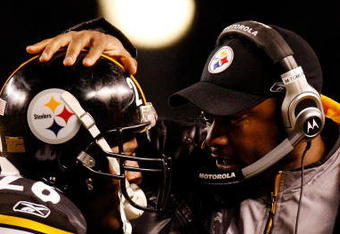 PITTSBURGH - JANUARY 18:  Mike Tomlin head coach of the Pittsburgh Steelers talks with Deshea Townsend during the AFC championship game against the Baltimore Ravens on January 18, 2009 at Heinz Field in Pittsburgh, Pennsylvania.  (Photo by Gregory Shamus/Getty Images)