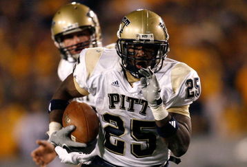 MORGANTOWN, WV - DECEMBER 1:  Running back LeSean McCoy #25 of the Pittsburgh Panthers rushes upfield against the West Virginia Mountaineers during the second half at Milan Puskar Stadium December 1, 2007 in Morgantown, West Virginia.  Pittsburgh defeated West Virginia 13-9.  (Photo by Kevin C. Cox/Getty Images)