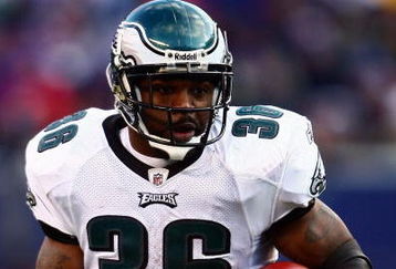 EAST RUTHERFORD, NJ - JANUARY 11:  Brian Westbrook #36 of the Philadelphia Eagles runs the ball against the New York Giants during the NFC Divisional Playoff Game on January 11, 2009 at Giants Stadium in East Rutherford, New Jersey.  (Photo by Chris McGrath/Getty Images)