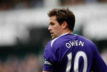 LONDON, ENGLAND - APRIL 19:  Michael Owen of Newcastle United looks on during the Barclays Premier League match between Tottenham Hotspur and Newcastle United at White Hart Lane on April 19, 2009 in London, England.  (Photo by Paul Gilham/Getty Images)