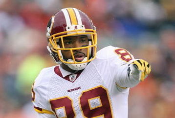 CINCINNATI - DECEMBER 14:  Santana Moss #89 of the Washington Redskins points on the field during the NFL game against the Cincinnati Bengals at Paul Brown Stadium December 14, 2008 in Cincinnati, Ohio. (Photo by Andy Lyons/Getty Images)