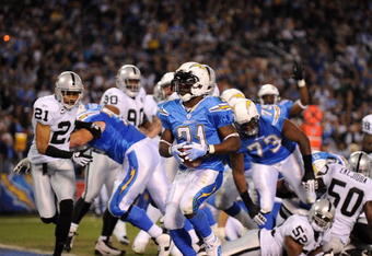 SAN DIEGO - DECEMBER 04:  Running Back LaDainian Tomlinson #21 of the San Diego Chargers rushes for the first touchdown of the game against the Oakland Raiders during their NFL Game on December 4, 2008 at Qualcomm Stadium in San Diego, California.  (Photo by Harry How/Getty Images)