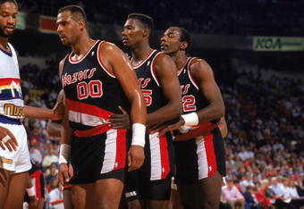 DENVER - 1989:  Kevin Duckworth #00, Jerome Kersey #25, and Clyde Drexler #22 of the Portland Trail Blazers wait for the inbounds pass against the Denver Nuggets during the 1988-1989 NBA season game at the McNichols Arena in Denver, Colorado.  (Photo by Stephen Dunn/Getty Images) 
