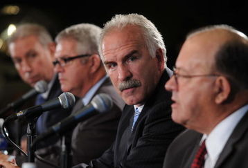 CHICAGO - OCTOBER 16:  Joel Quenneville (2nd-R) is introduced as the new head coach of the Chicago Blackhawks at a press conference on October 16, 2008 at the United Center in Chicago, Illinois. John McDonough, Blackhawks President (L), Dale Tallon (2nd-L), Blackhawks General Manager, and Scotty Bowman, Blackhawks Senior Advisor, Hockey Operations (R) attend. (Photo by David Banks/Getty Images)
