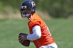 LAKE FOREST, IL - MAY 20: Jay Cutler #6 of the Chicago Bears participates during an organized team activity (OTA) practice on May 20, 2009 at Halas Hall in Lake Forest, Illinois. (Photo by Jonathan Daniel/Getty Images)