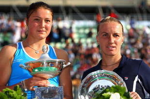 ROME - MAY 09:  Dinara Safina of Russia and Svetlana Kuznetsova of Russia pose with their trophies after Safina won their Singles Final match during day six of the Sony Ericsson WTA Tour Internazionli BNL D'Italia event at Foro Italico on May 9, 2009 in Rome, Italy.  (Photo by Ryan Pierse/Getty Images)