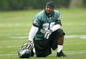 PHILADELPHIA - MAY 1: Running back Brian Westbrook #36 of the Philadelphia Eagles looks on during minicamp practice at the NovaCare Complex on May 1, 2009 in Philadelphia, Pennsylvania. (Photo by Hunter Martin/Getty Images)