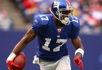 EAST RUTHERFORD, NJ - NOVEMBER 16:  Plaxico Burress #17 of the New York Giants in action against the Baltimore Ravens during their game on November 16, 2008 at Giants Stadium in East Rutherford, New Jersey.  (Photo by Al Bello/Getty Images)