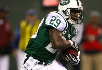 EAST RUTHERFORD, NJ - DECEMBER 28:  Leon Washington #29 of The New York Jets in action against The Miami Dolphins during their game on December 28, 2008 at Giants Stadium in East Rutherford, New Jersey.  (Photo by Al Bello/Getty Images)