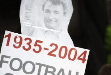 NOTTINGHAM, ENGLAND - SEPTEMBER 22: A fan shows his respects in memory of Brian Clough during the Carling Cup Second Round at The City Ground on September 22, 2004 in Nottingham, England.  (Photo by Laurence Griffiths/Getty Images)