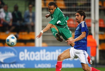 ST ETIENNE, FRANCE - JUNE 02:  Peter Odemwingie (L) of Nigeria shoots as Julien Escude (R) of France looks on during the International Friendly match between France and Nigeria at the Stade Geoffroy-Guichard on June 2, 2009 in St Etienne, France.  (Photo by Michael Steele/Getty Images)