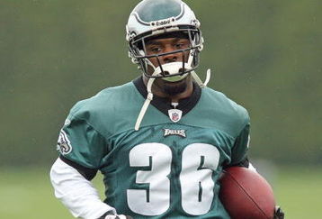PHILADELPHIA - MAY 1: Running back Brian Westbrook #36 of the Philadelphia Eagles practices during mini camp at the NovaCare Complex on May 1, 2009 in Philadelphia, Pennsylvania.  (Photo by Hunter Martin/Getty Images)