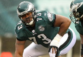 PHILADELPHIA - NOVEMBER 18:  Shawn Andrews #73 of the Philadelphia Eagles crouches into position during the NFL game against the Miami Dolphins at Lincoln Financial Field on November 18, 2007 in Philadelphia, Pennsylvania. (Photo by Al Bello/Getty Images)