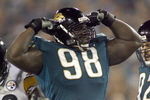JACKSONVILLE, FL - SEPTEMBER 18: John Henderson #98 of the Jacksonville Jaguars celebrates the sacking of Ben Roethlisberger #7 of the Pittsburgh Steelers at Alltel Stadium on September 18, 2006 in Jacksonville, Florida. The Jaguars defeated the Steelers 9-0.  (Photo by Marc Serota/Getty Images)