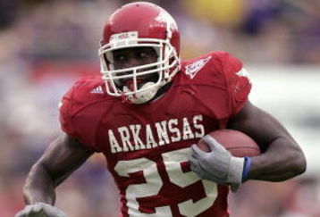 BATON ROUGE, LA - NOVEMBER 25:  Felix Jones #25 of the University of Arkansas Razorbacks carries the ball during the game with the Louisiana State University Tigers on November 25, 2005 at Tiger Stadium in Baton Rouge, Louisiana.  The Tigers won 19-17.  (Photo by Chris Graythen/Getty Images) 