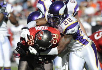 TAMPA, FL - NOVEMBER 16: Cornerback Benny Sapp #22 of the Minnesota Vikings tackles running back Warrick Dunn #28 of the Tampa Bay Buccaneers  at Raymond James Stadium on November 16, 2008 in Tampa, Florida.  (Photo by Al Messerschmidt/Getty Images) 