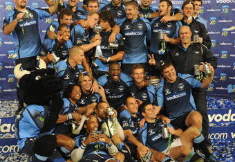 PRETORIA, SOUTH AFRICA - MAY 30: Bulls players celebrate victory after the Super 14 final match between Vodacom Bulls and Chiefs at Loftus Versfeld Stadium on May 30, 2009 in Pretoria, South Africa. (Photo by Lefty Shivambu/Gallo Images/Getty Images)